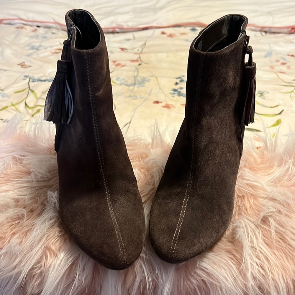 Anne Klein brown suede boots. Iflex soles.